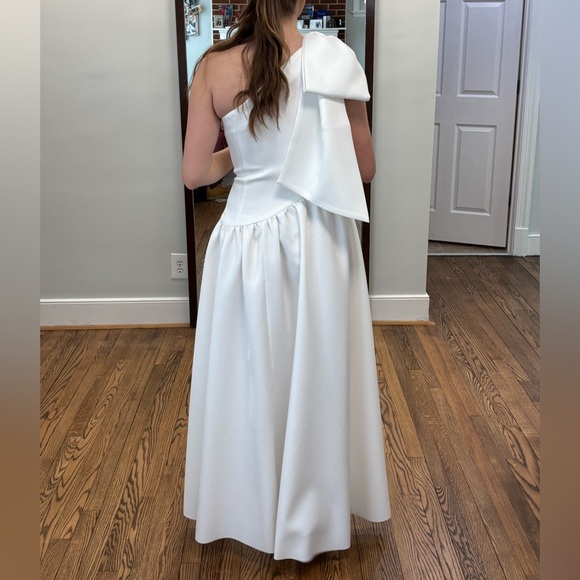 Elliatt Liesel Dress in Ivory - Picture 3 of 10